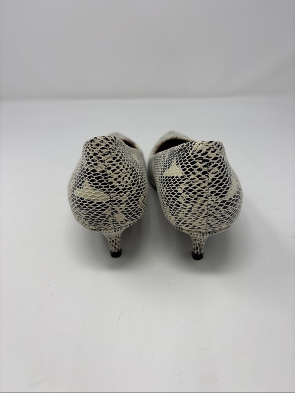 Vionic | 7 Josie Snake-Print Pointed Toe Flats in Cream and Black - Picture 4 of 7